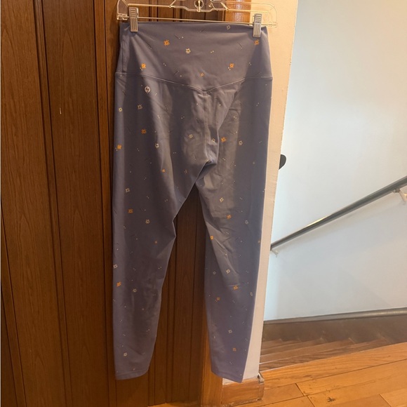 POPFLEX Lavender Leggings with Floral Design - Picture 2 of 3